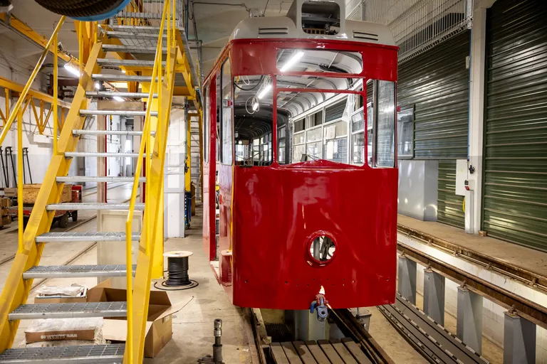 Kõiki vanu tramme maha ei müüda. 1960. aastatel ehitatud Pauliine läbib põhjaliku restaureerimise ja läheb pärast seda eheda retrotrammina liinile.