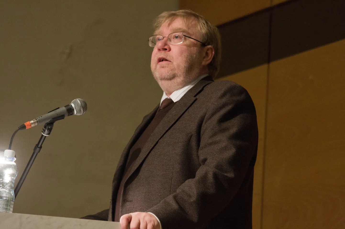 Kaitseminister Mart Laar kodanikupäeva konverentsil Valgas.