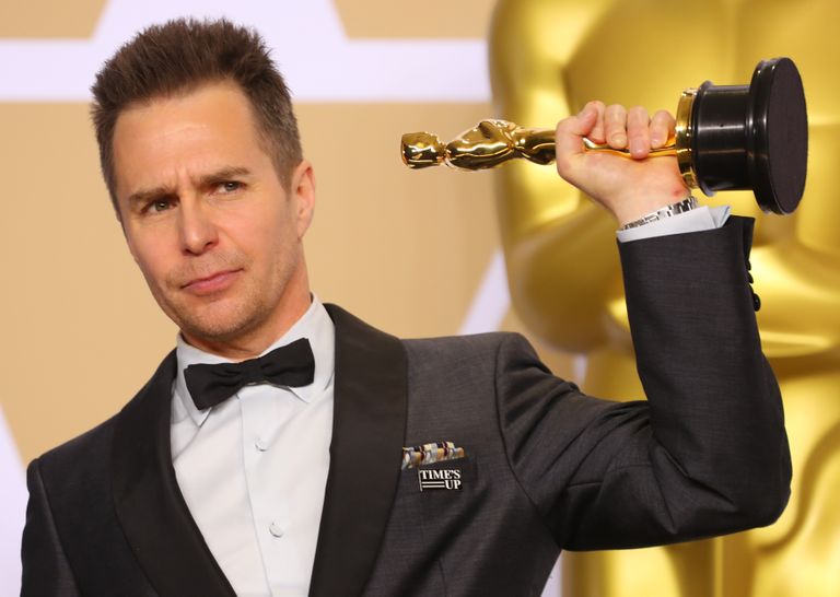 90th Academy Awards - Oscars Backstage – Hollywood, California, U.S., 04/03/2018 – Sam Rockwell poses backstage after winning Best Supporting Actor award for “Three Billboards Outside Ebbing, Missouri”. REUTERS/Mike Blake