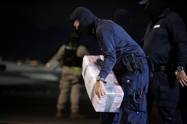Politsei viis riigi ajaloo suurima avastatud kokaiinilaadungi Alajuelas asuvasse lennubaasi.