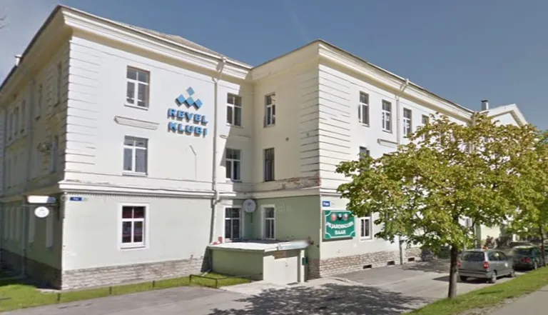 Restoran Zangezur asub Lasnamäel Pae tänaval asuvas majas. Söögikoht reklaamib ennast märksõnadega «hubane, lihtne ja sobib lastele». Restoran sobib kohtumiseks ka allilmaliidritele.