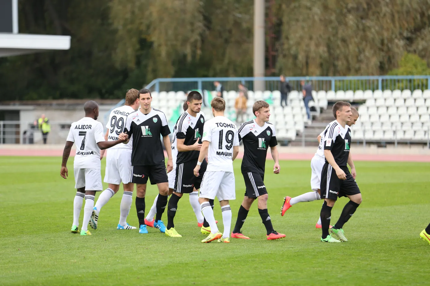 Nõmme Kalju ja FC Levadia vaheline jalgpallimäng. Janar Toomet (nr 19).