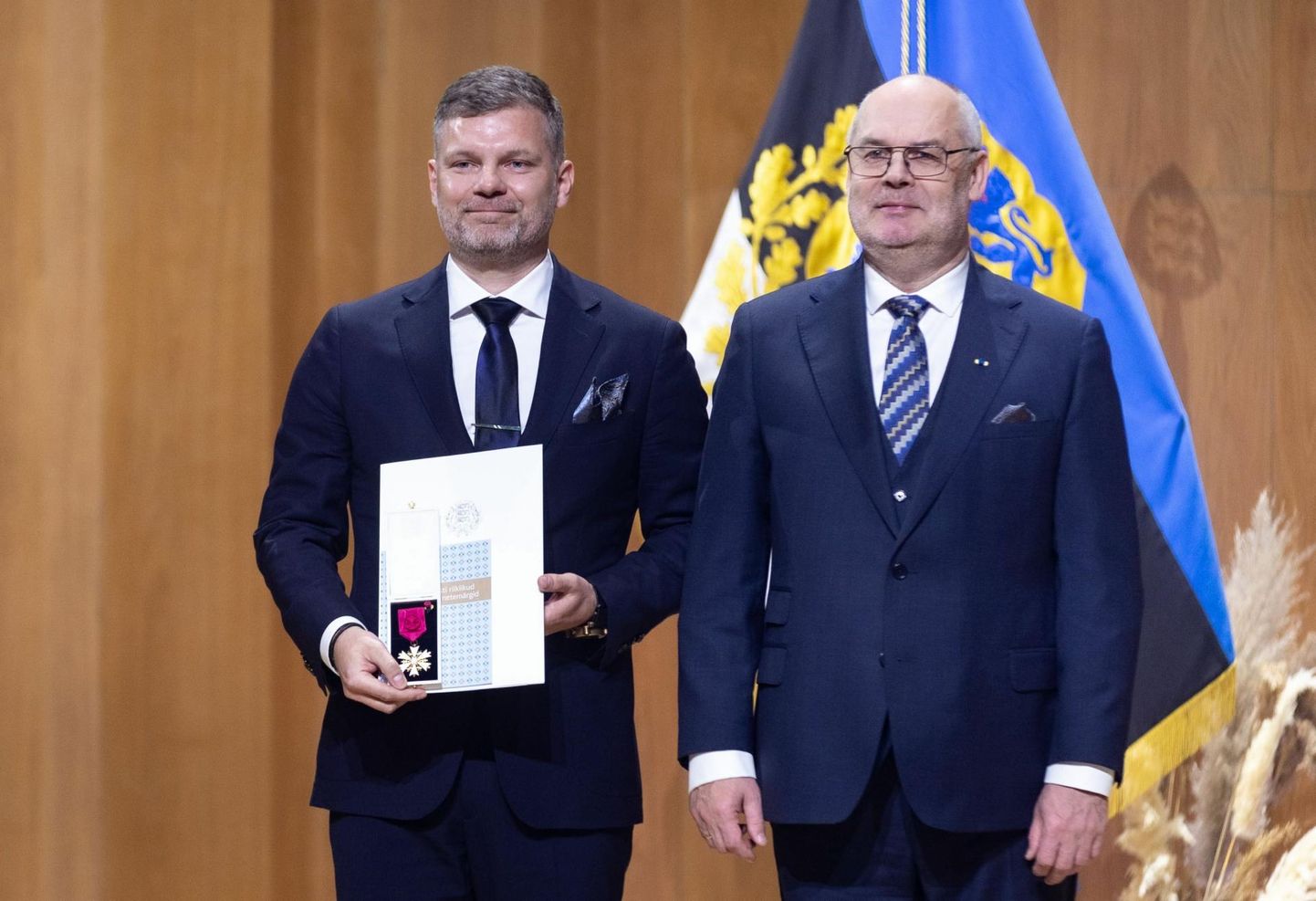 Vabariigi aastapäeval pälvis Eesti parimaks juhiks tunnistatud Veiko Veskimäe president Alar Kariselt Valgetähe IV klassi teenetemärgi.