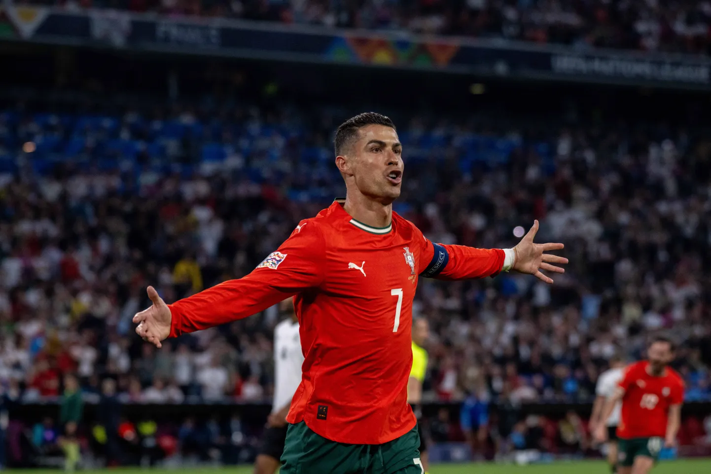 Portugali koondise kapten Cristiano Ronaldo tähistab Rahvuste liiga poolfinaalis Saksamaale löödud väravat.