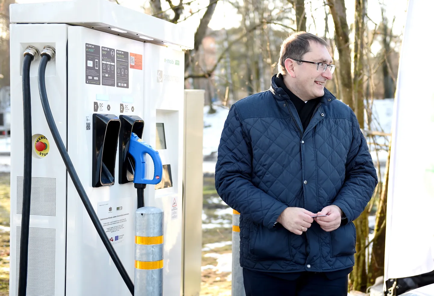 Satiksmes ministrs Tālis Linkaits piedalās elektromobiļu ātrās uzlādes tīkla projekta atklāšanas pasākumā pie dzelzceļa stacijas "Ziemeļblāzma".