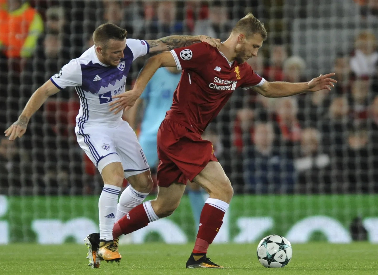 Ragnar Klavan meistrite liigas aktsioonis.