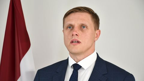 Dombrava aizrāda Valsts policijas amatpersonai par neprecīzas informācijas sniegšanu
