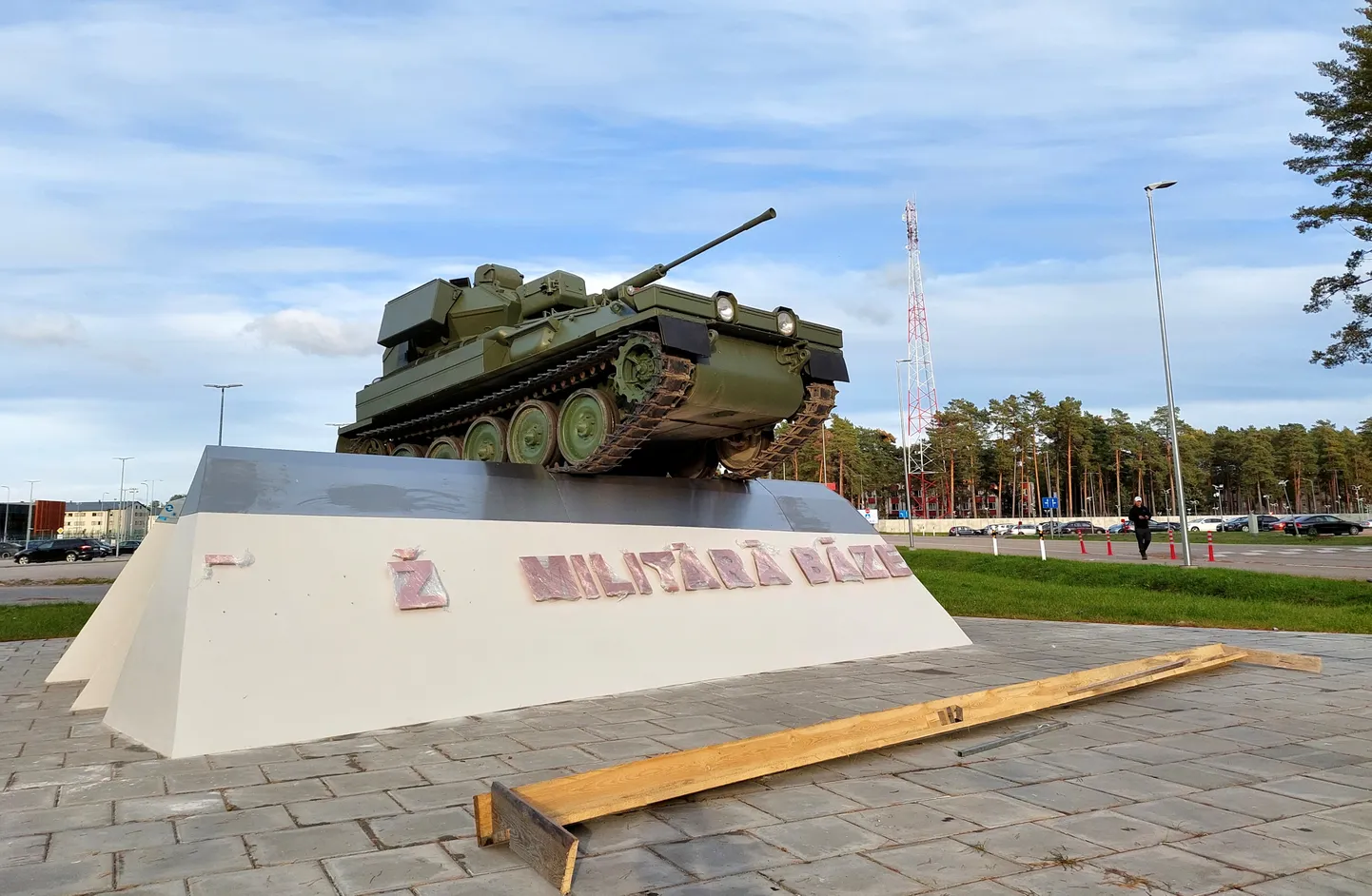 "Милитаризованная скульптурная композиция"