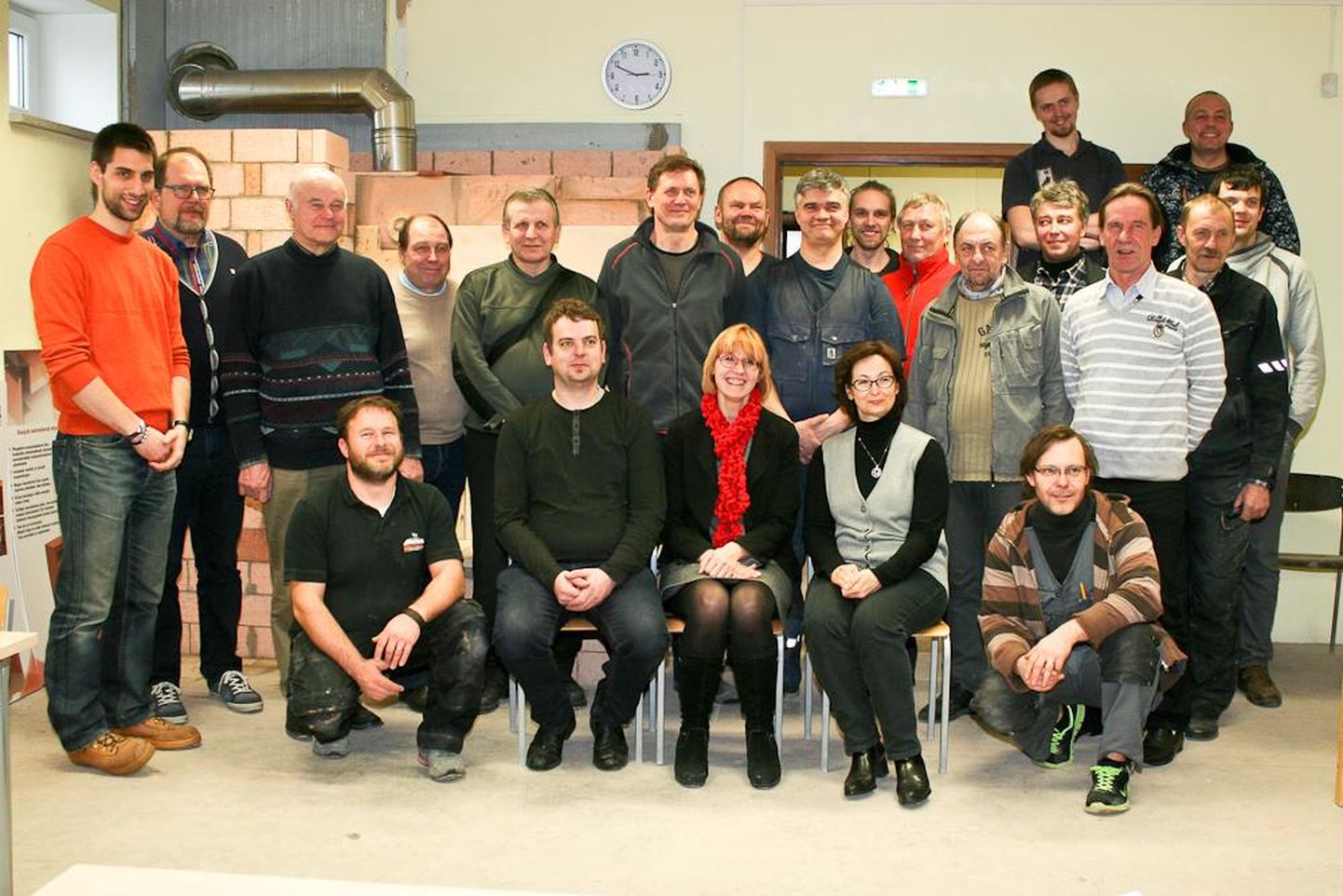 Fotomeenutus Erasmus+ programmi raames toimunud rahvusvaheliselt koolituselt, millesse olid kaasatud Saksa, Austria ja Eesti pottsepad. Pildile on jäänud ka nende koolitajad.