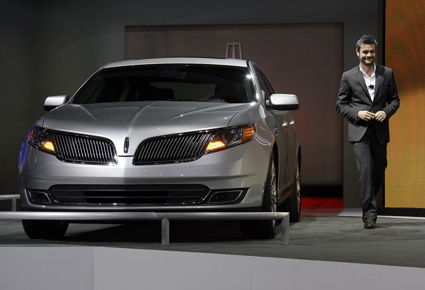 Lincolni uus mudel MKS.