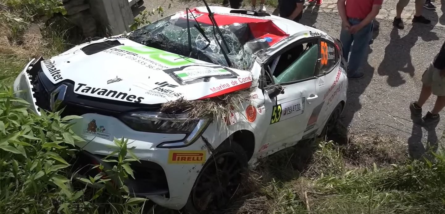 Sacha Althausi ja Lisiane Zbindeni auto pärast avariid.