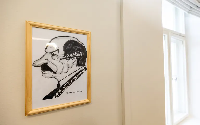 Kristjan Lume šarž Oskar Lutsust Tartu toa seinal.