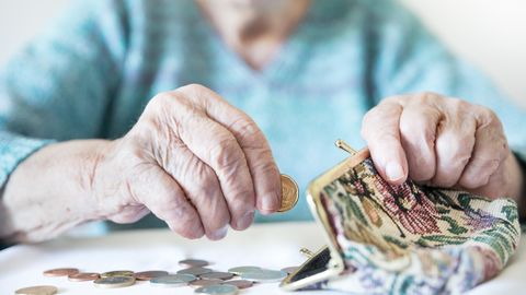 Комиссия по социальным делам одобрила внеплановое повышение базовой части пенсии