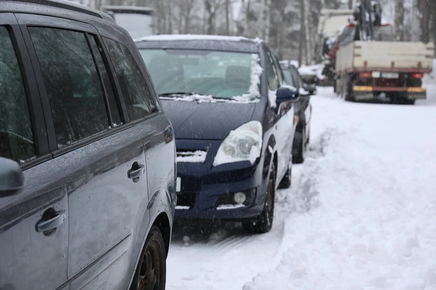 Uz Ukrainu dodas pirmie dzērājšoferiem konfiscētie auto