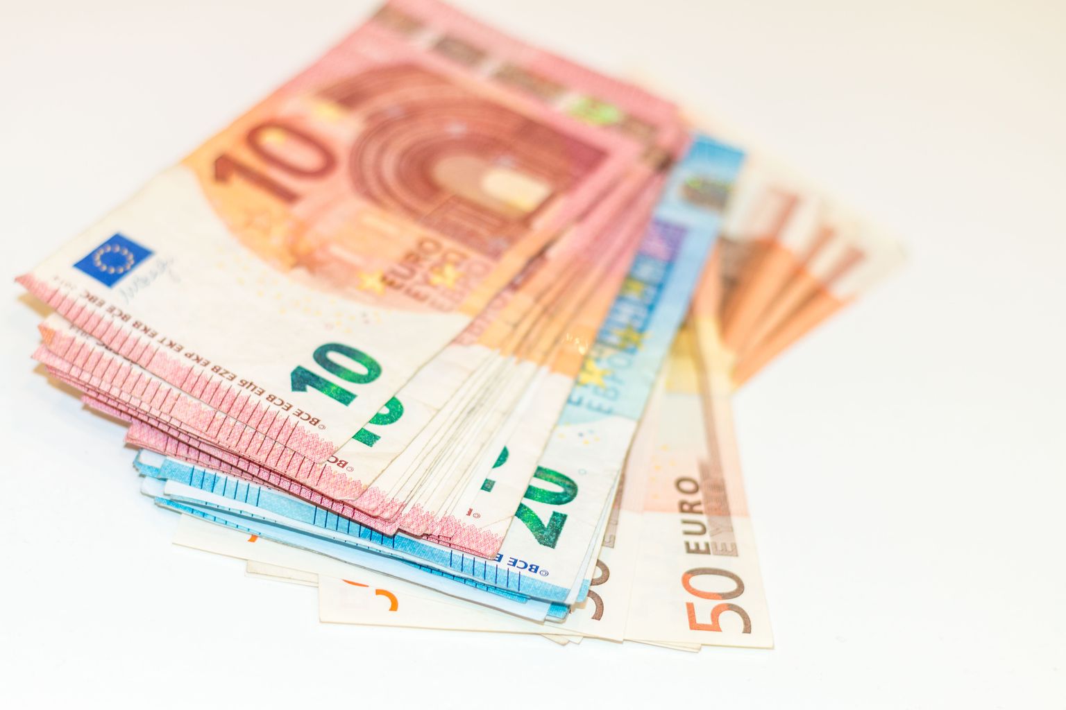 Kelmidel õnnestus välja petta enam kui 10 000 eurot.