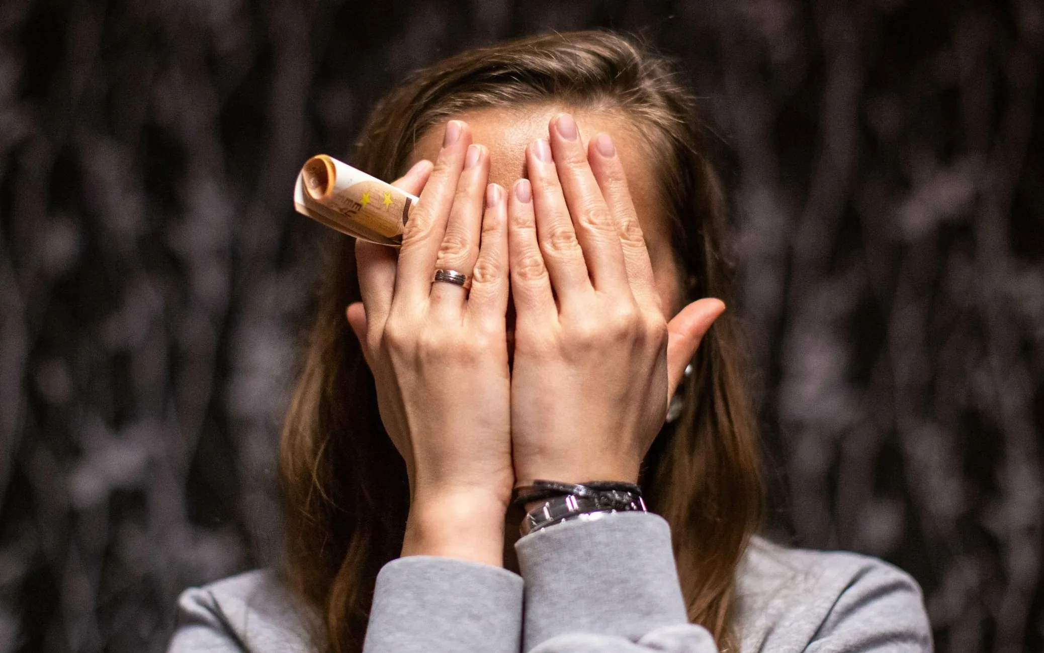 Suurem osa inimese sisekõnest on negatiivne. Me reageerimegi negatiivsetele stiimulitele tugevamalt ja traumaatilised kogemused sööbivad mällu kindlamalt kui positiivsed sündmused.