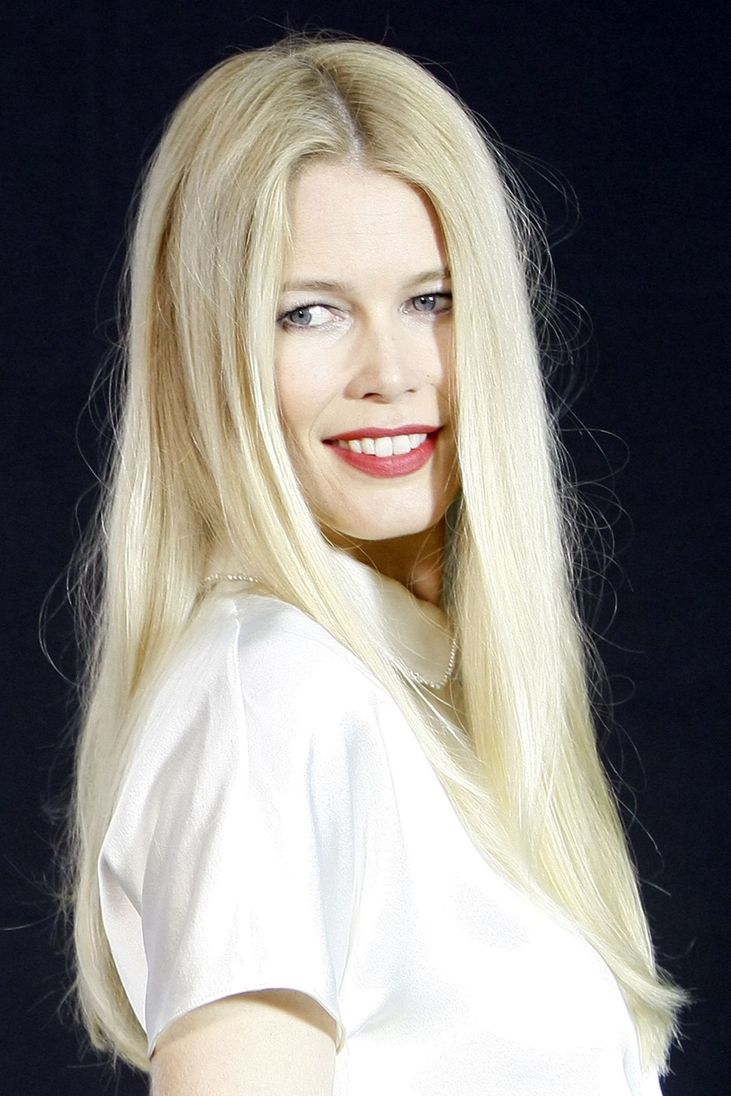 Claudia Schiffer is seen prior to the presentation of Chanel's Fall-Winter 2009-2010 ready-to-wear collection, Tuesday, March 10, 2009 in Paris. (AP Photo/Thibault Camus) / SCANPIX Code: 436