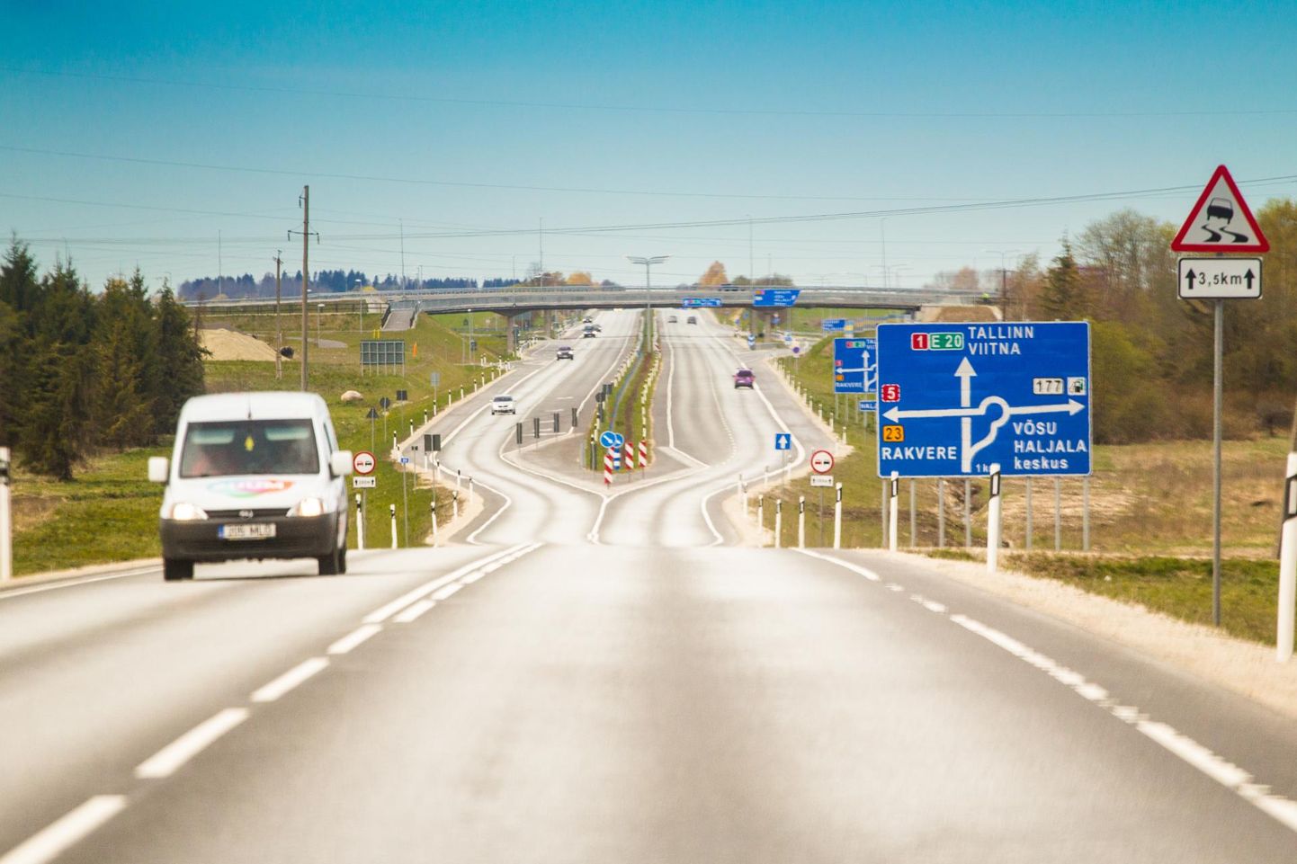 AS-i Eesti Teed ülesannete hulka kuulub ka Haljala liiklussõlme hooldamine.