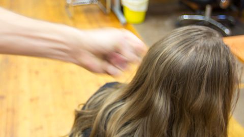 «Siis sain õpetajalt rusikalöögi päikesepõimikusse». Tallinna kooli õpetaja ja õpilane süüdistavad teineteist vägivallas