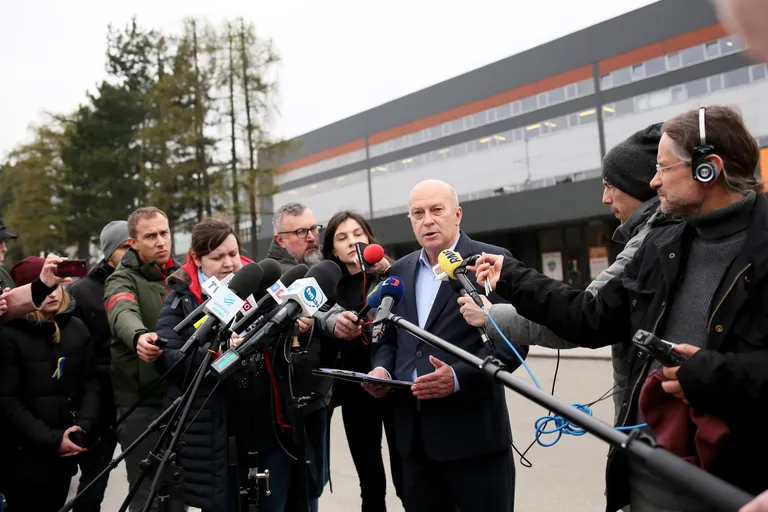 Kaevandusfirma Jastrzebska Spolka Weglowa kõneisik Slawomir Starzynski rääkimas meediaga pärast õnnetust.