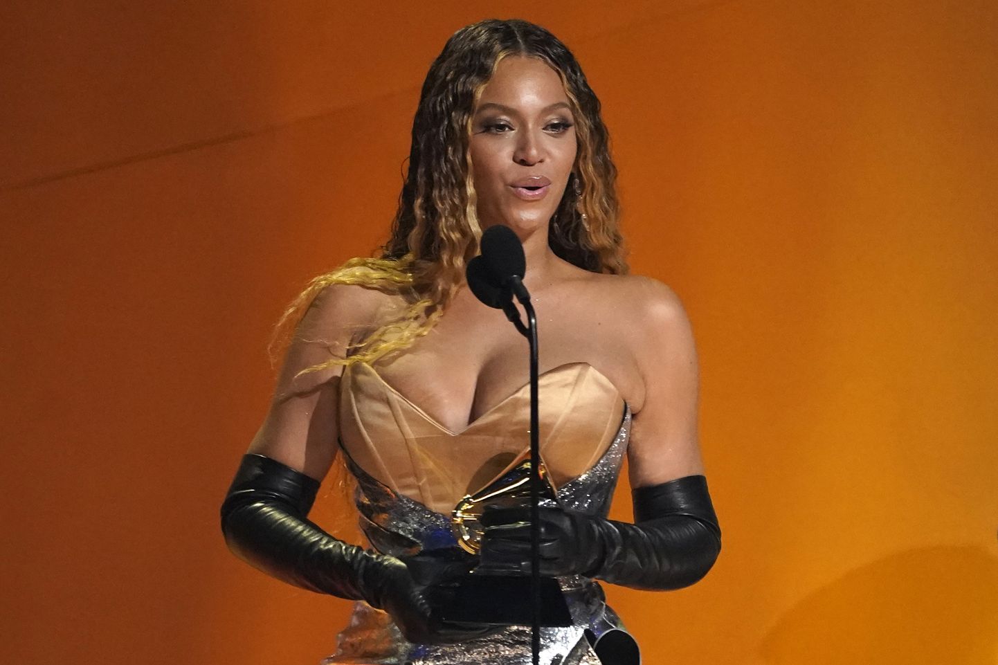 Beyonce vastu võtmas rekordini viinud Grammy auhinda