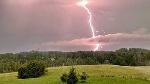 Kolmapäeval lisanduvad tuuleiilidele ka vihmahood, äike ja rahe