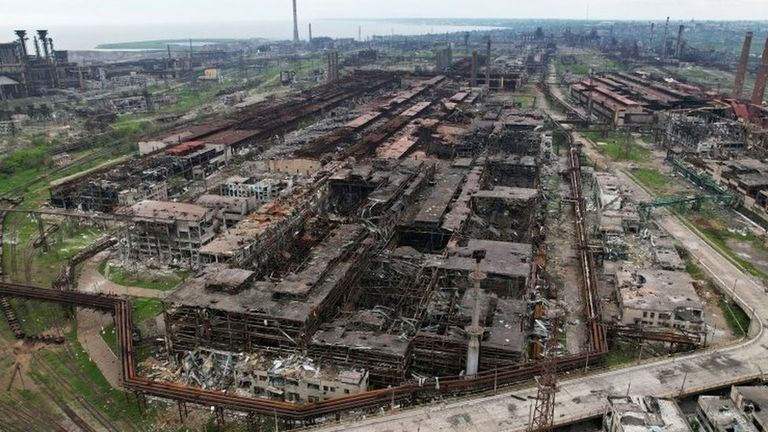 Разрушенный завод "Азовсталь"
