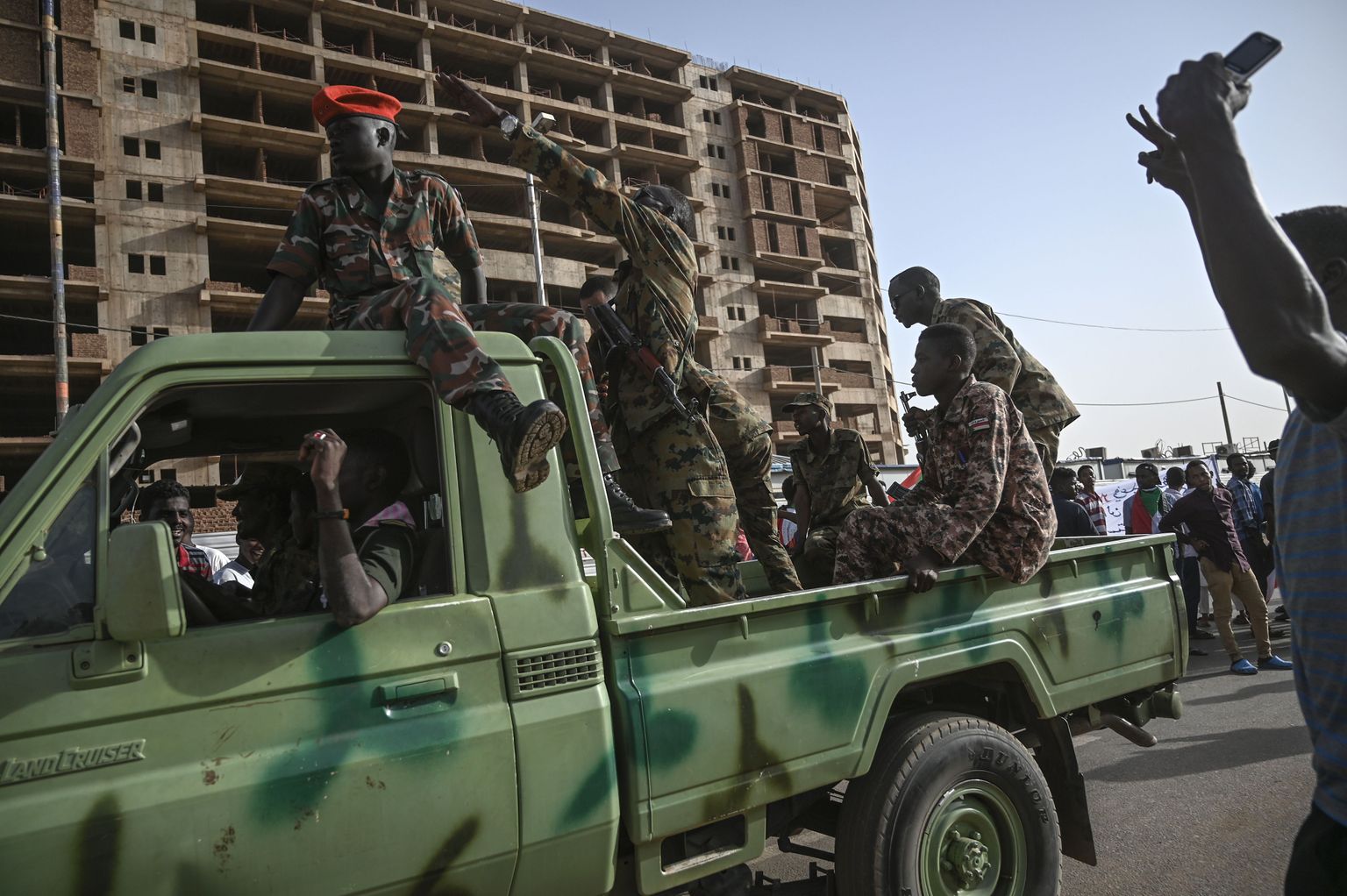 Sudaani sõjaväelased meeleavalduste ajal tänaval.