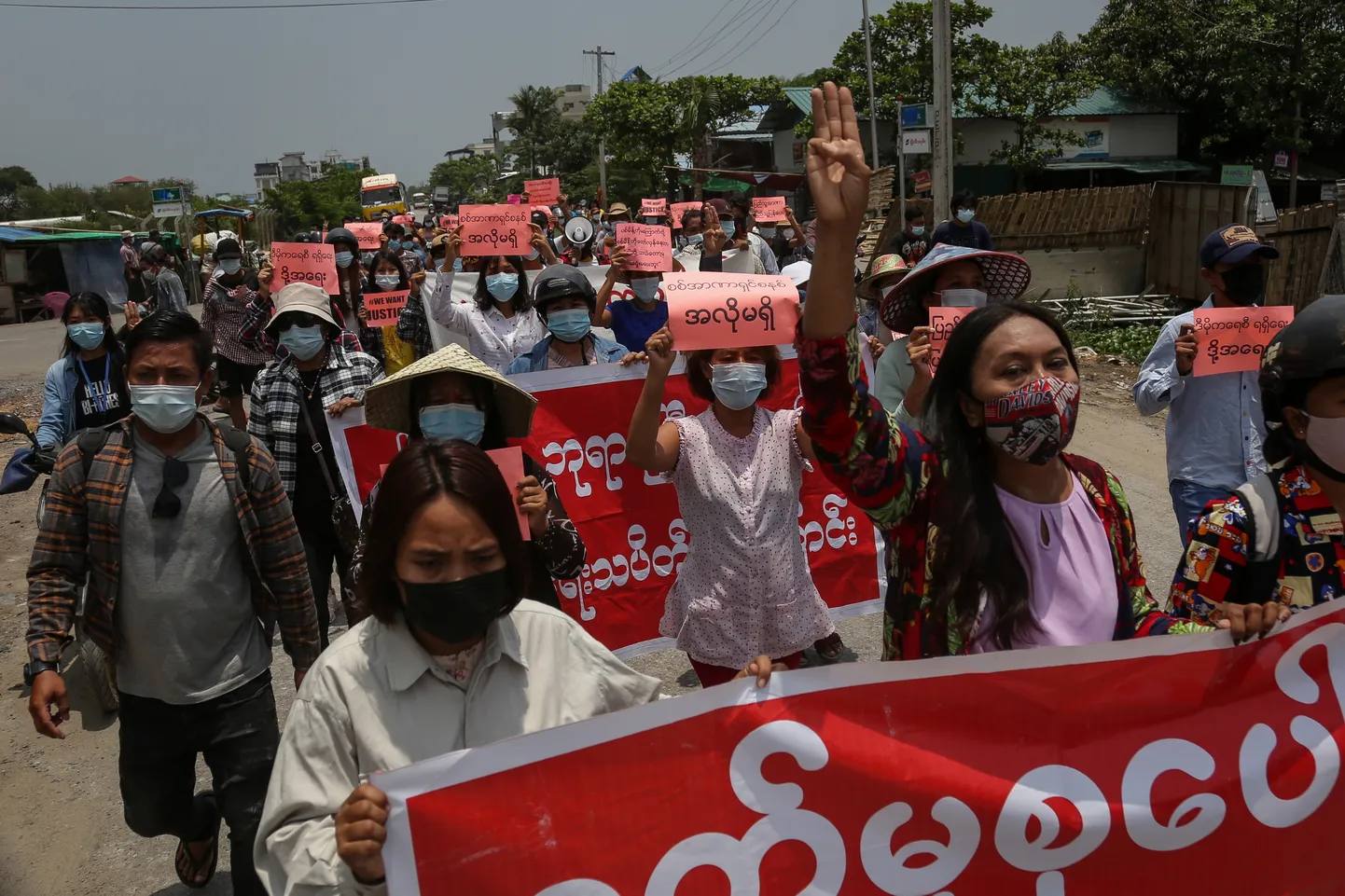 Myanmari sõjaväelise riigipöörde vastane meeleavaldus Mandalays.