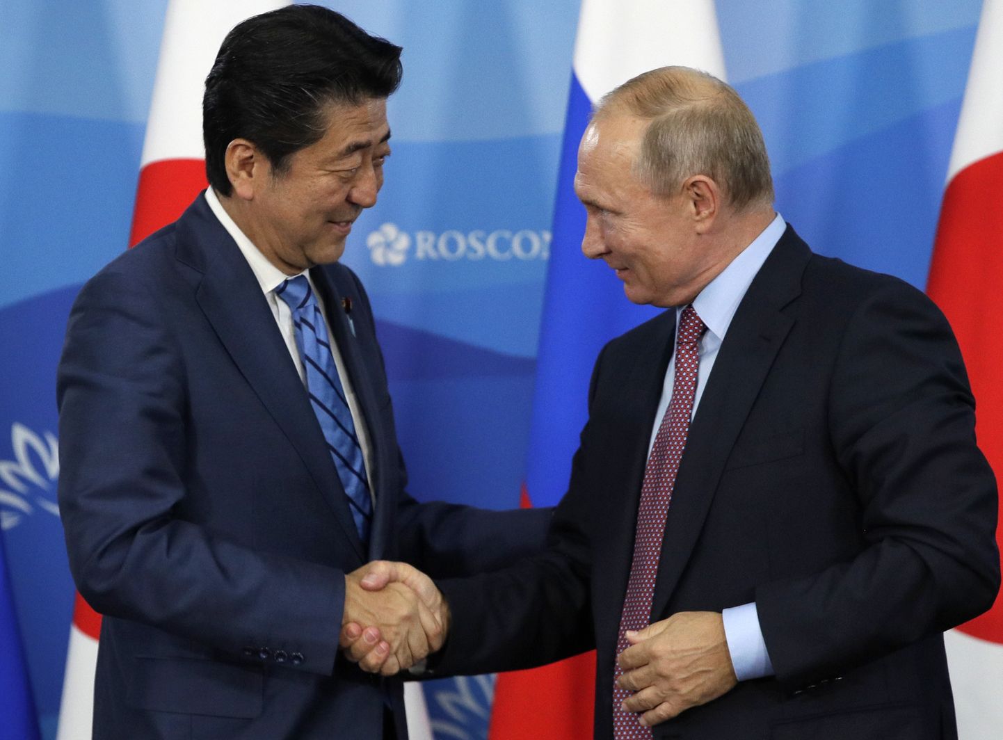 Shinzo Abe (vasakul) ja Vladimir Putin.