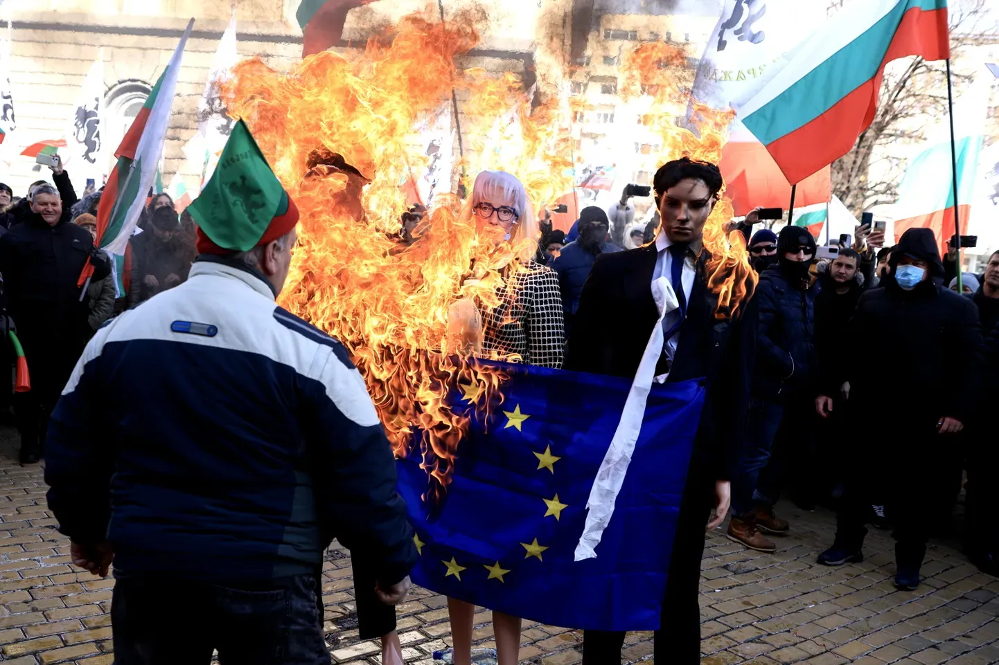 Акция протеста против введения в Болгарии евро. София, 22 февраля 2025 года.