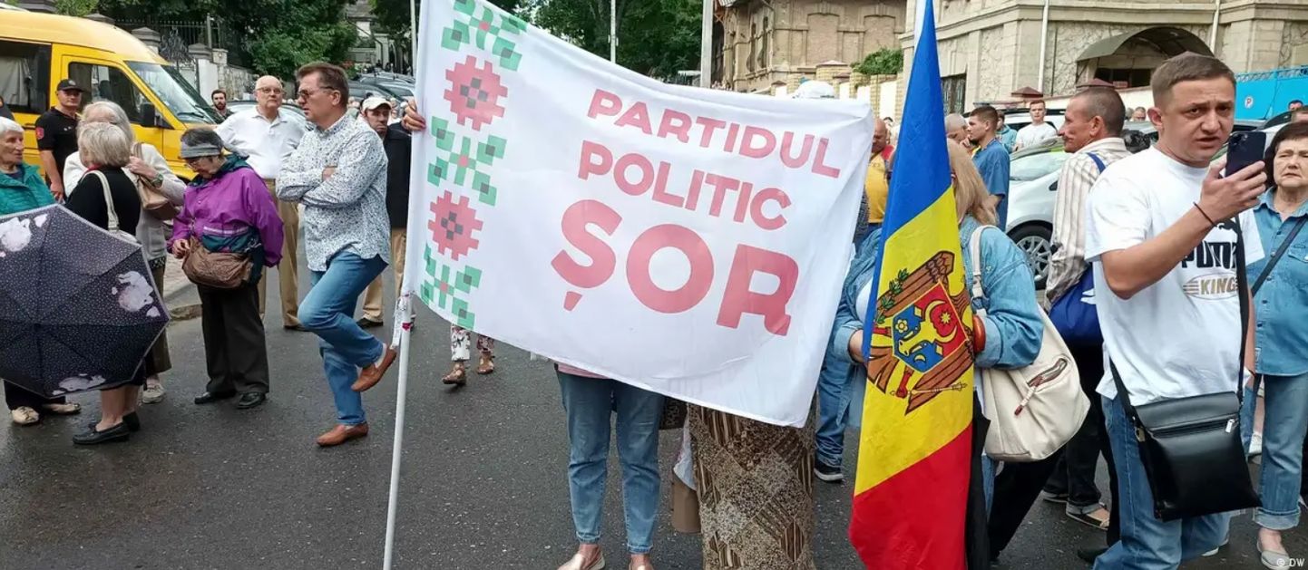 Сторонники запрещенной партии "Шор", Кишинев, 19 июня 2023 года