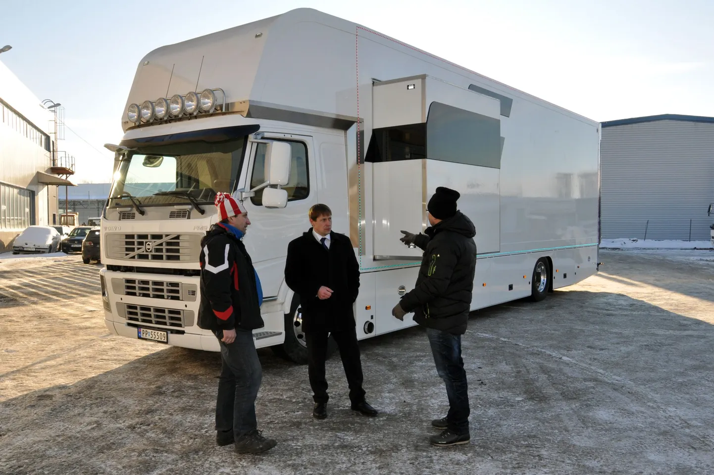 Norra rallimeeskonna buss.