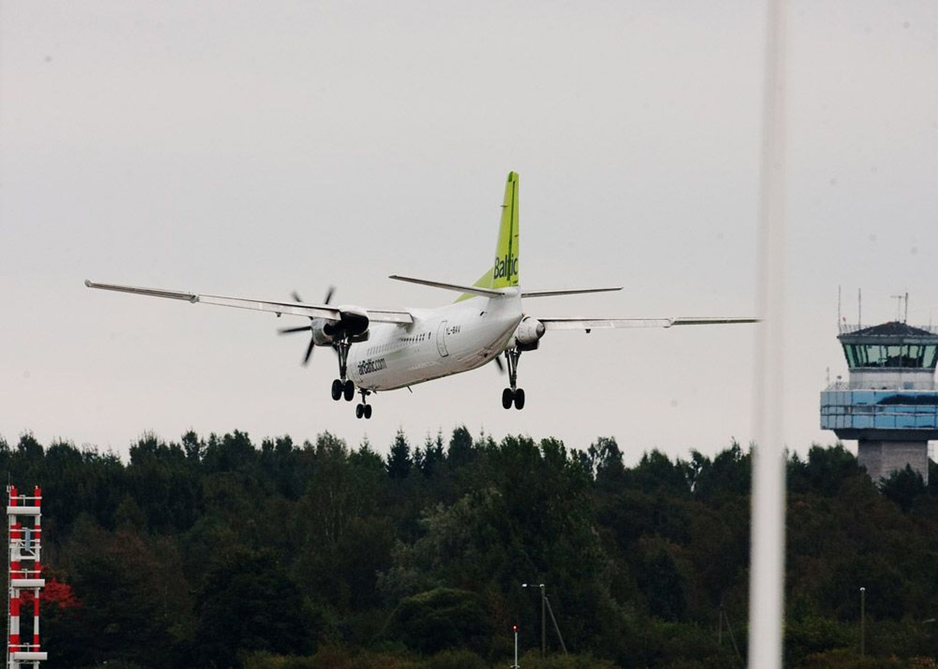 Tallinnas maanduvate ja startivate Air Balticu lennukite arv tõmbub lähiajal kokku.