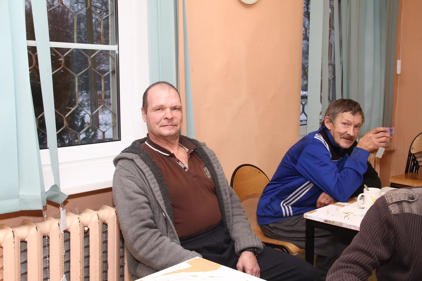 Днём в ночлежке немноголюдно - большая часть клиентов расходится по городу по своим делам.