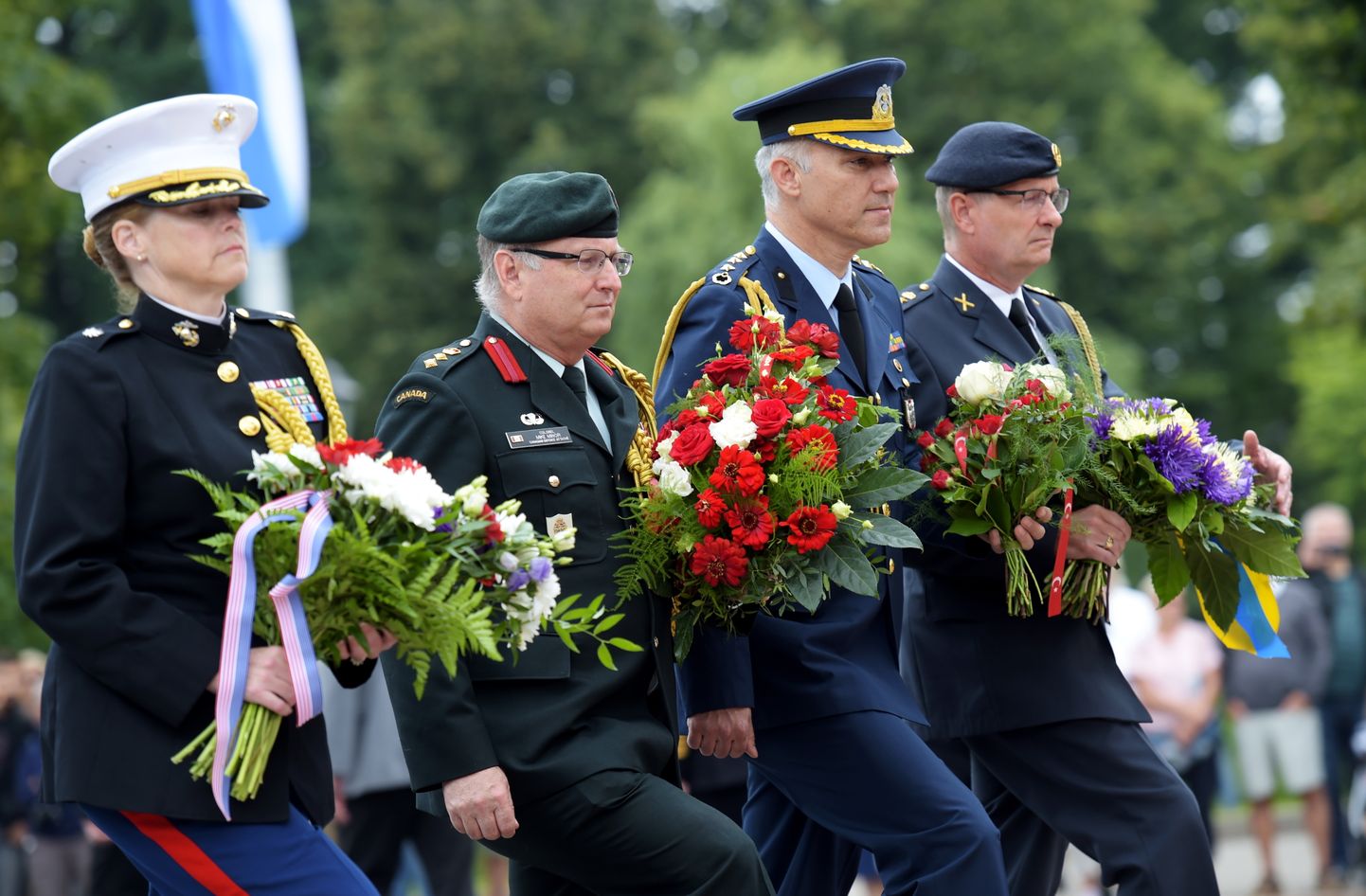 Svinīgā ziedu nolikšanas ceremonija pie Brīvības pieminekļa par godu Latvijas armijas Kara flotes simtgadei.