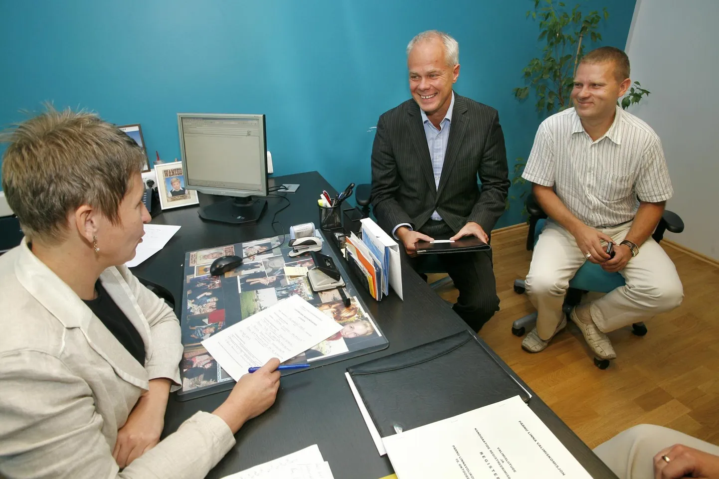 Toomas Kivimägi ja Romek Kosenkranius 2009. aasta sügisel valimisliitu registreerimas. Praeguseks on mõlemad Reformierakonda kolinud, aga valimisliit jätkab.