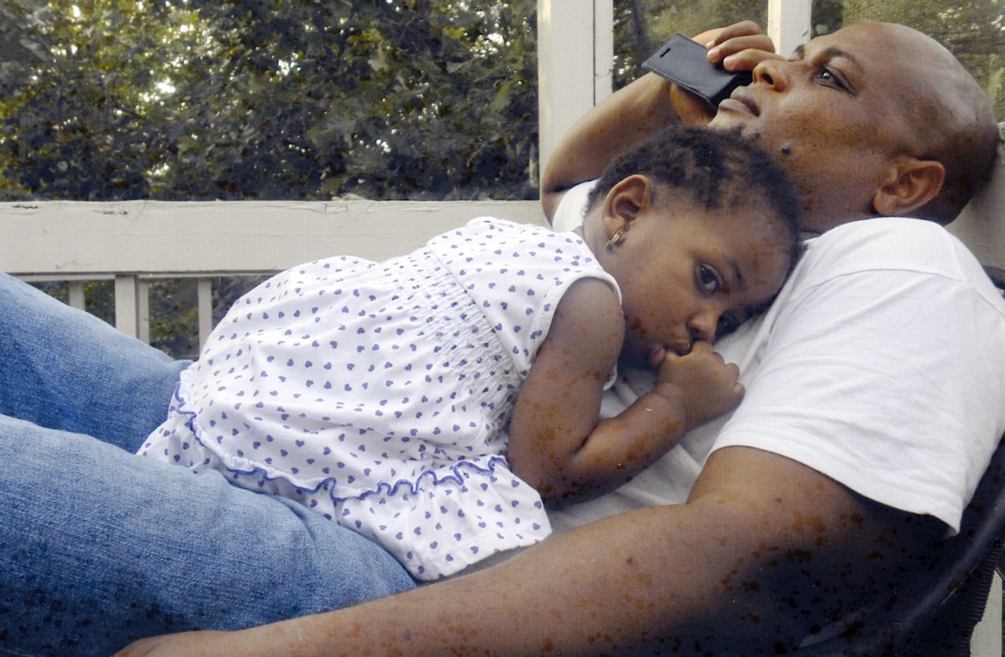 Möödunud nädalal Nigeerias ebolasse surnud Libeeria diplomaat Patrick Sawyer oma tütre Avaga.