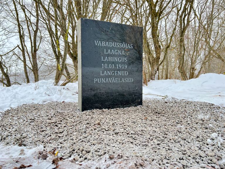 В Лаагна в Нарва-Йыэсуу в четверг заменили единственный советский надгробный памятник, который был связан не со Второй мировой войной, а с Освободительной войной.