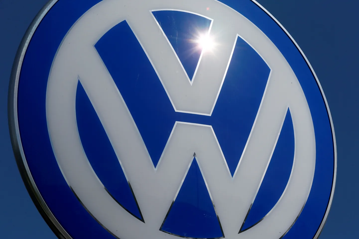 Volkswageni logo kontserni peakorteris.