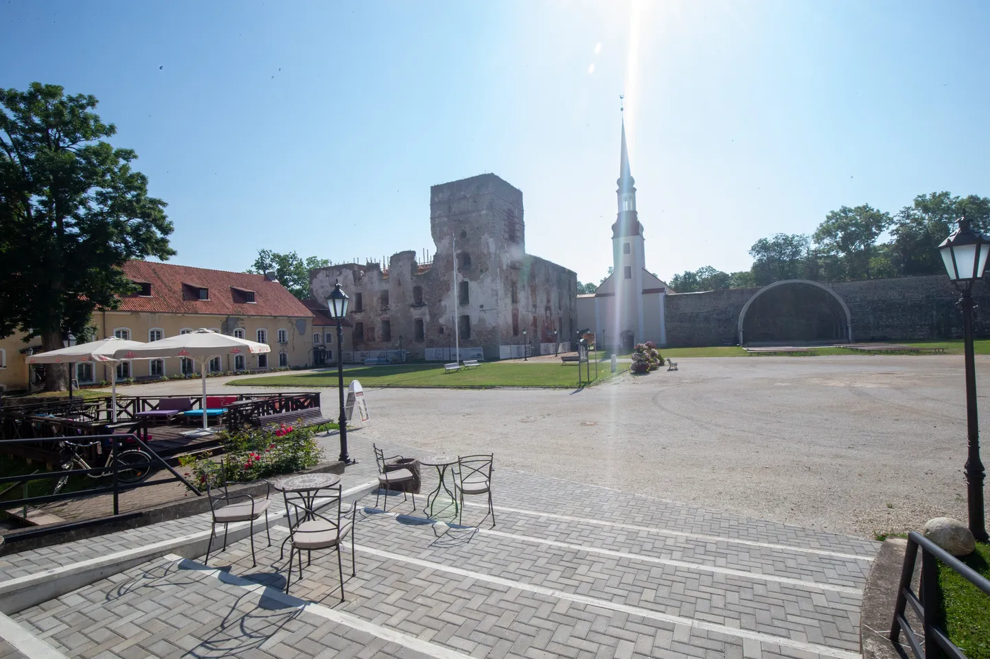Põltsamaa lossihoov.