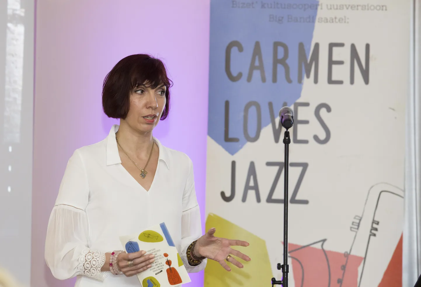 Lavastus, mille pealkiri kõlab eesti keeles «Carmen armastab džässi», sünteesib žanre ja stiile ning toob lavale korraga laulvad ja tantsivad tegelaskujud. Lavastuse muusikalisest poolest andsid neljapäeval Viljandis pressikonverentsil aimu tegijad ja korraldajad, koreograaf-lavastaja Marina Kesler teiste hulgas.