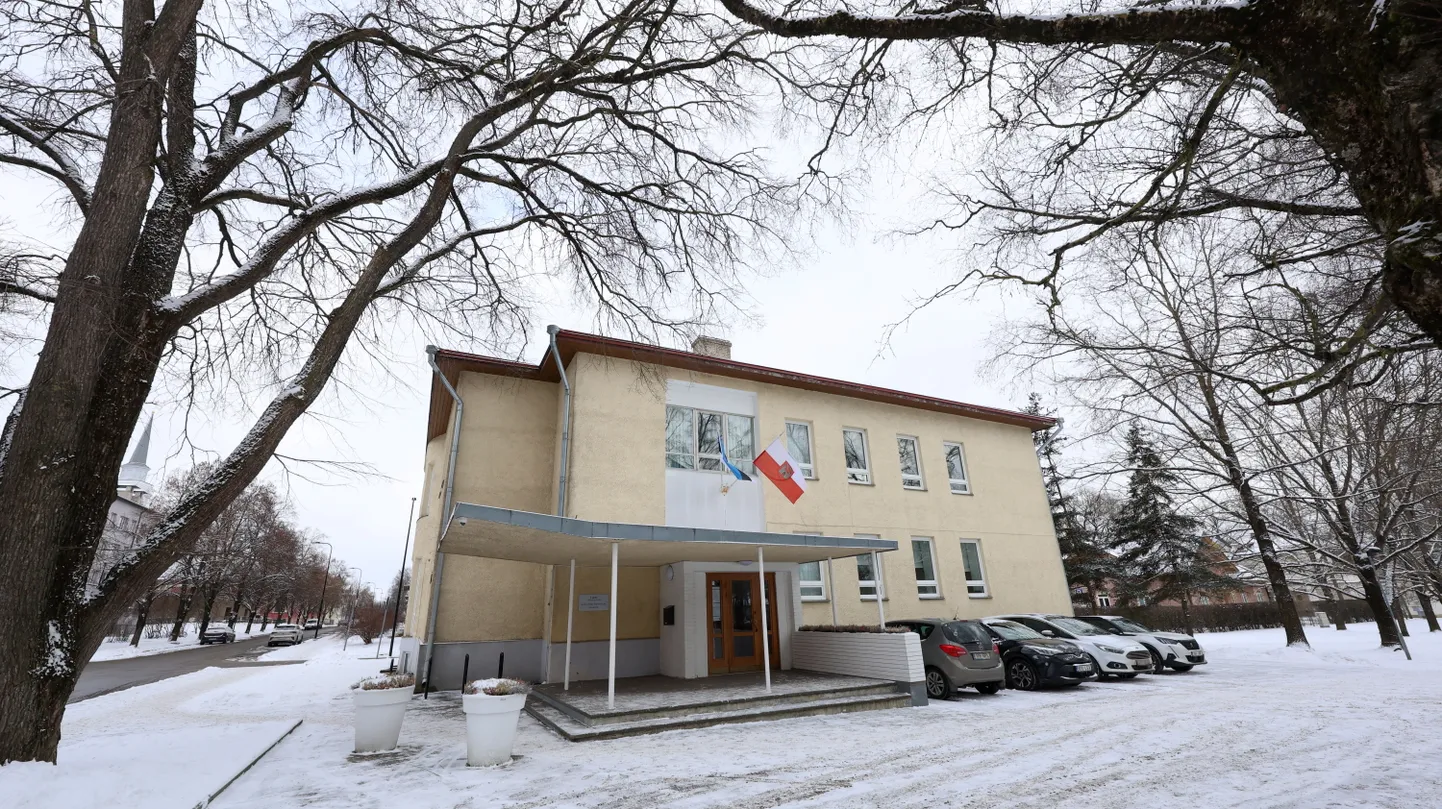 Aadressil Tiigi 12 asuvas perekonnaseisuametis sõlmib täna, 14. veebruaril abielu kaheksa paari. See pole rahvastikutoimingute osakonna juhtiva peaspetsialisti Siiri Sinijärve sõnul aga midagi erilist.