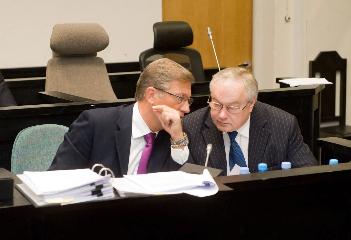 Villu Reiljan ja tema kaitsja Aivar Pilv maadevahetuse protsessil kohtus.