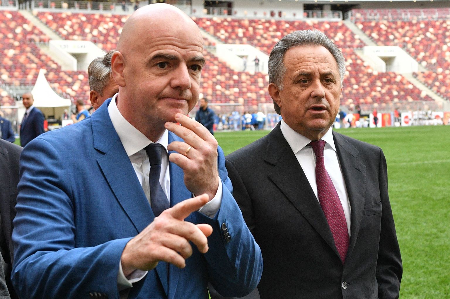 FIFA president Gianni Infantino (vasakul) astus Venemaa asepeaministri Vitali Mutko kaitseks välja.