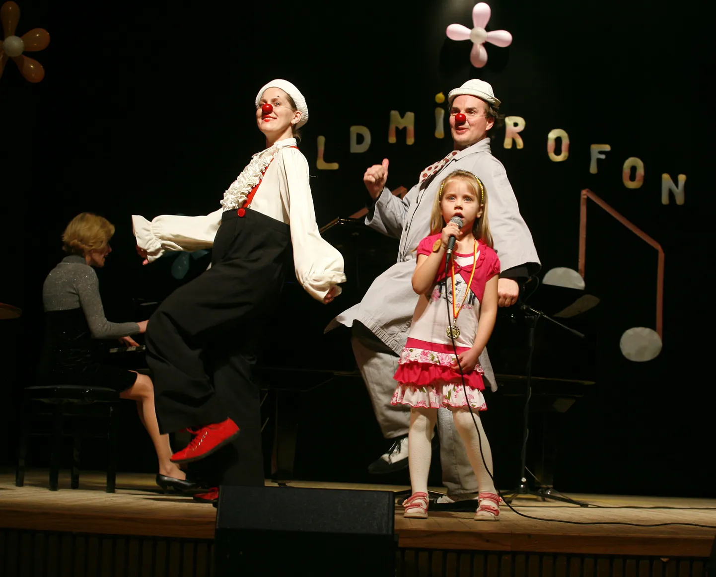 Laste lauluvõistlus "Kuldmikrofon".