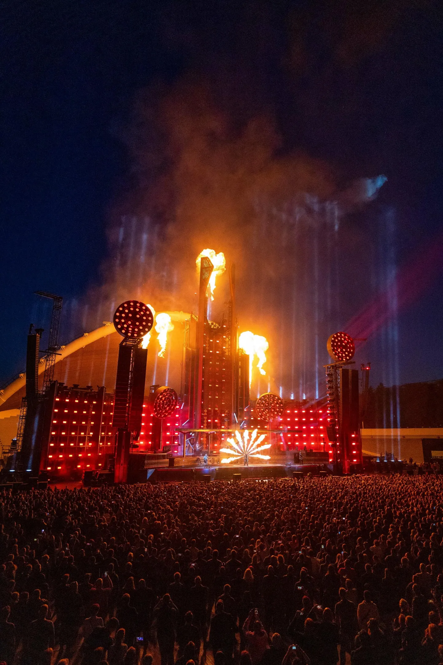 Rammstein Tallinna lauluväljakul.