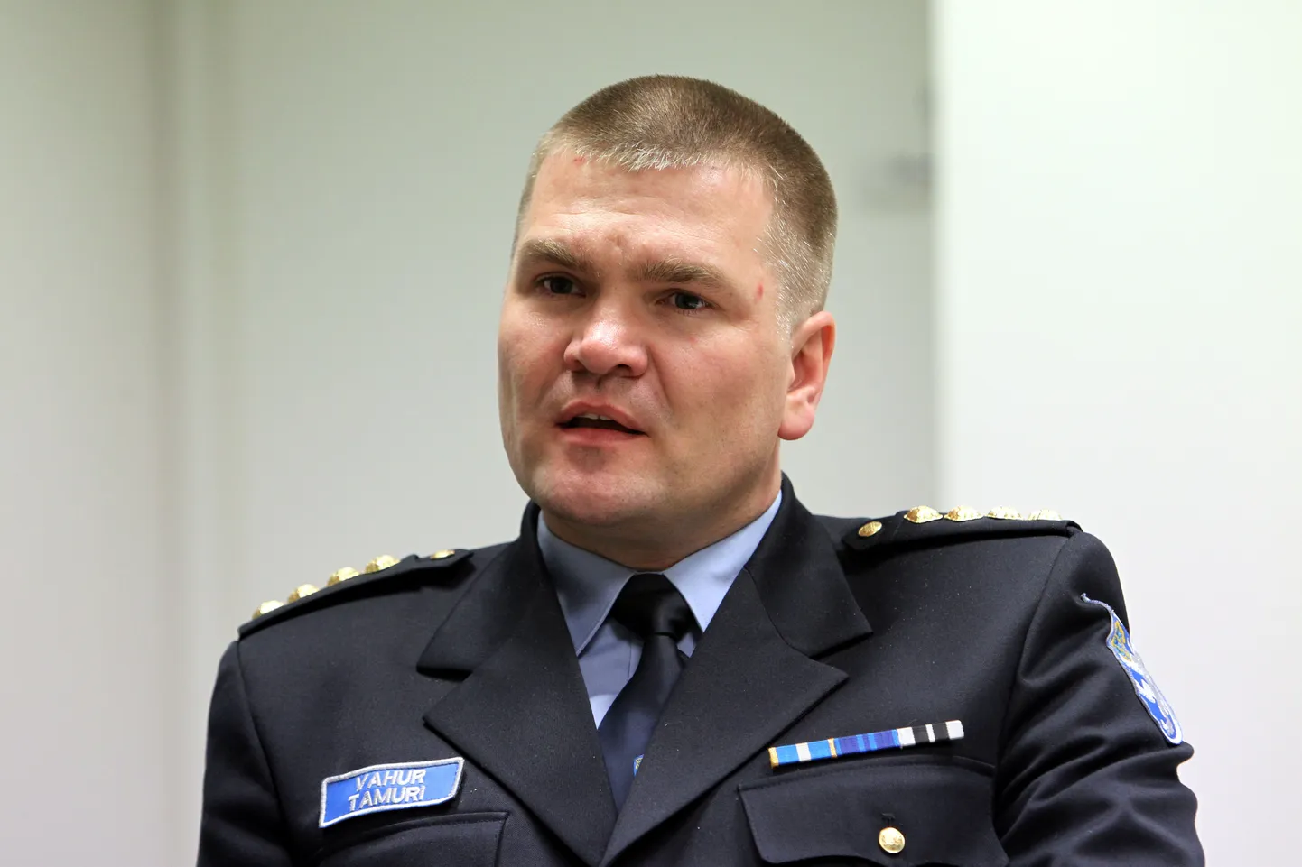 Sukeldumisega tegelev Vahur Tamuri arvates on Rummu karjääris hoonetelt vettehüppamine ohtlik.