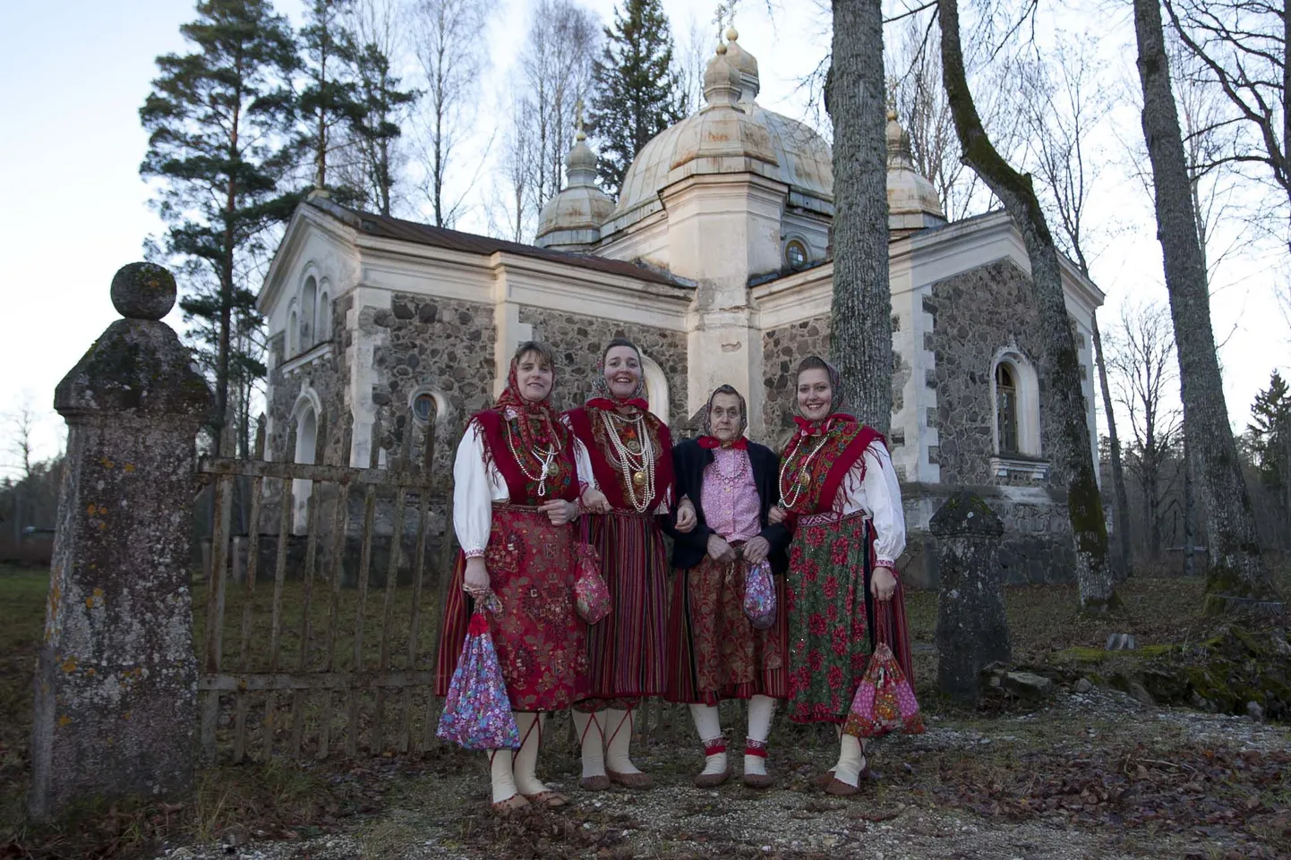 Kihnu Virve ja Järsumäe pereansambel.