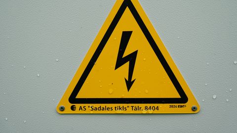 Ap 4000 "Sadales tīkla" klientu Saldus apkaimē traucēta elektroapgāde